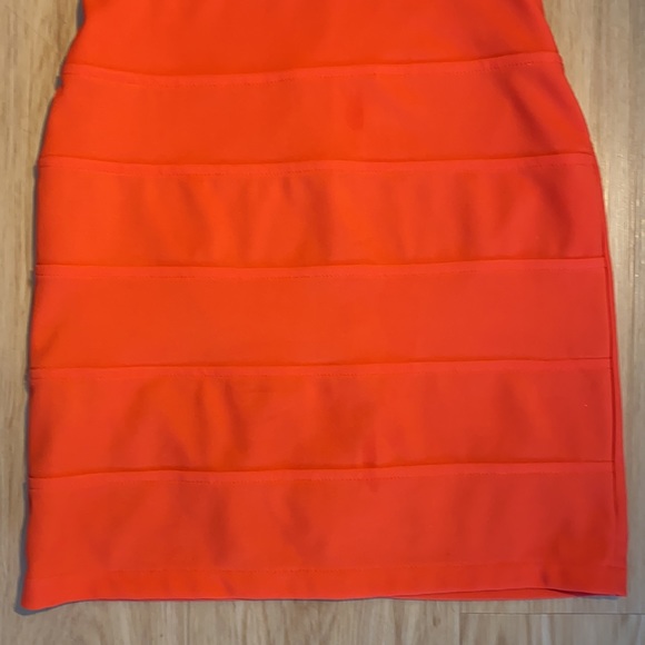 Strapless fitted dress - Picture 3 of 5